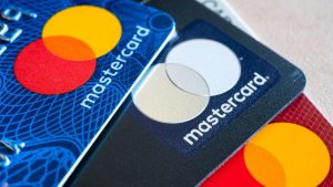 Credit card debt set to hit $1T as inflation continues squeezing Americans