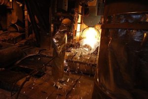 Copper prices dip as market faces contango on LME