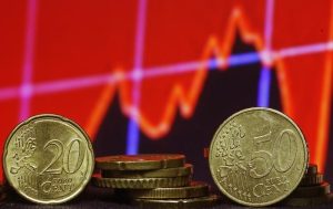 EUR/USD slips below 1.0900 as US dollar gains strength