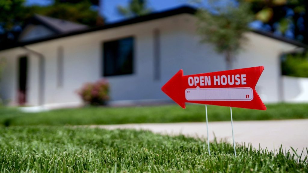 Mortgage rates fall for first time in 3 weeks